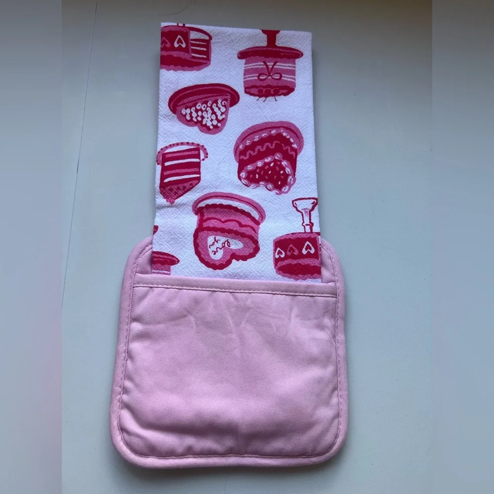 Dishtowel and Pot Holder Set Cake - Bullseye's Playground™